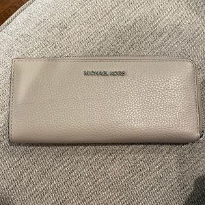 Michael Kors wallet. Used twice. Like new. Light gray.